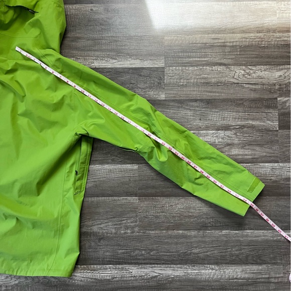 Patagonia Men’s Calcite 2.5 layer Goretex Rain jacket - Picture 9 of 10